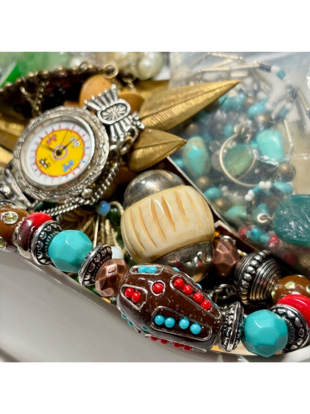 1.288 LB Vintage & Costume Jewelry Craft Lot Beads Chains Earrings Parts Repair
